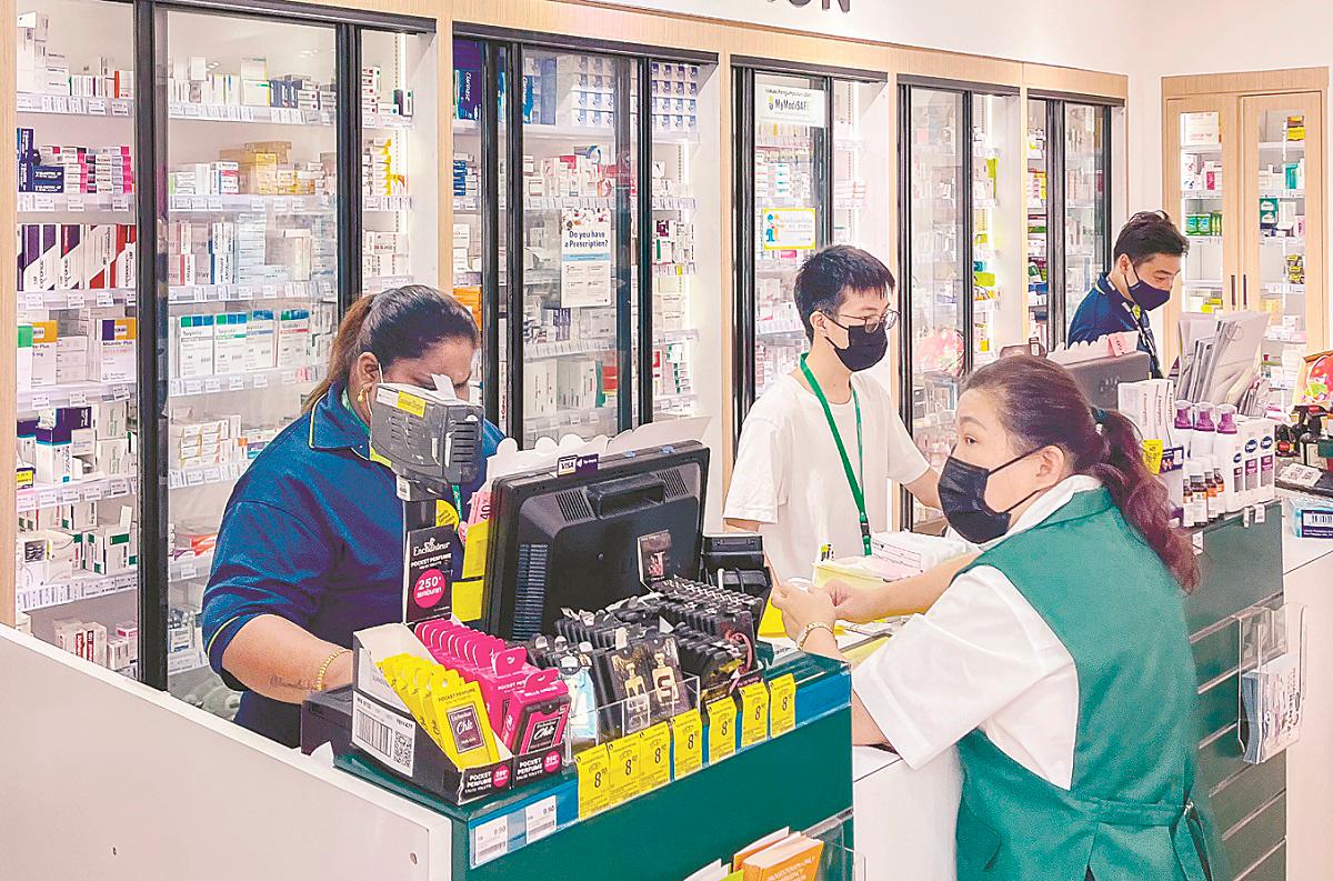 Pharmacists and doctors should work in collaboration, complementing each other’s roles to serve the public in a more efficient, economical and convenient manner. – AMIRUL SYAFIQ/THESUN
