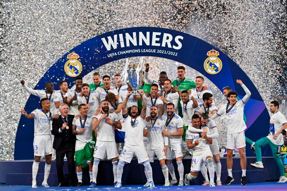 Real Madrid's Brazilian defender Marcelo lifts the Champions League trophy after Madrid 's victory in the UEFA Champions League final football match between Liverpool and Real Madrid at the Stade de France in Saint-Denis, north of Paris, on May 28, 2022. AFPpix