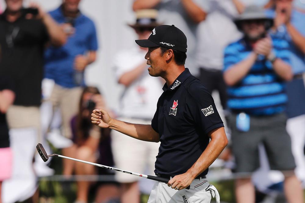 Kevin Na of the United States celebrates on the 18th green after making a putt to win the Charles Schwab Challenge at Colonial Country Club on May 26, 2019 in Fort Worth, Texas. - AFP