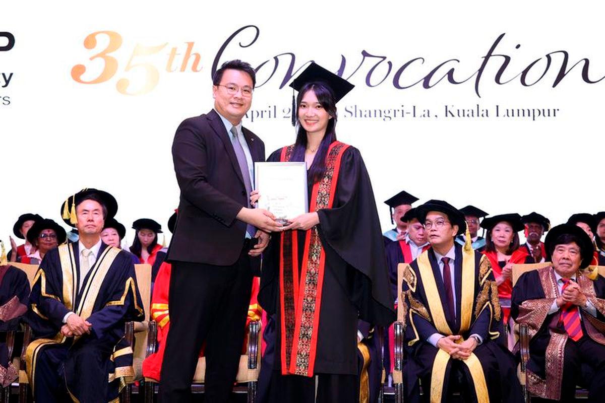 Chew the first Malaysian to win the Best Accounting Student Award from Institute of Singapore Chartered Accountants $!Chew the first Malaysian to win the Best Accounting Student Award from Institute of Singapore Chartered Accountants