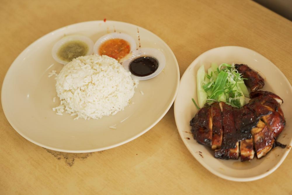 $!A close-up of the family’s chicken rice. — AMIRUL SYAFIQ MOHD DIN/THESUN