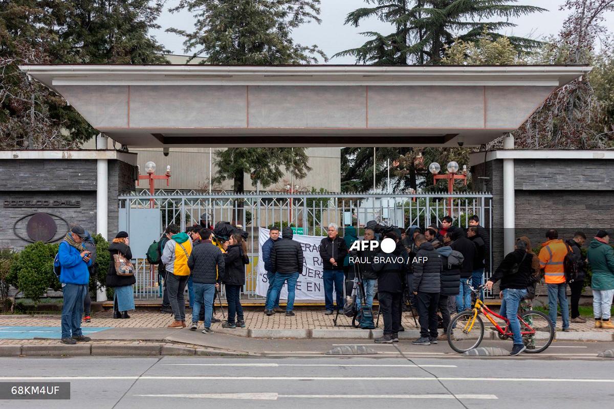 Relatives of the injured miners wait for information at Codelco headquarters in Rancagua, O'Higgins Region, Chile, on August 1, 2025. At least one worker was killed and five others were missing after a copper mine collapse in Chile triggered by an earthquake on July 31, 2025, state-owned operator Codelco said. - Raul BRAVO / AFP