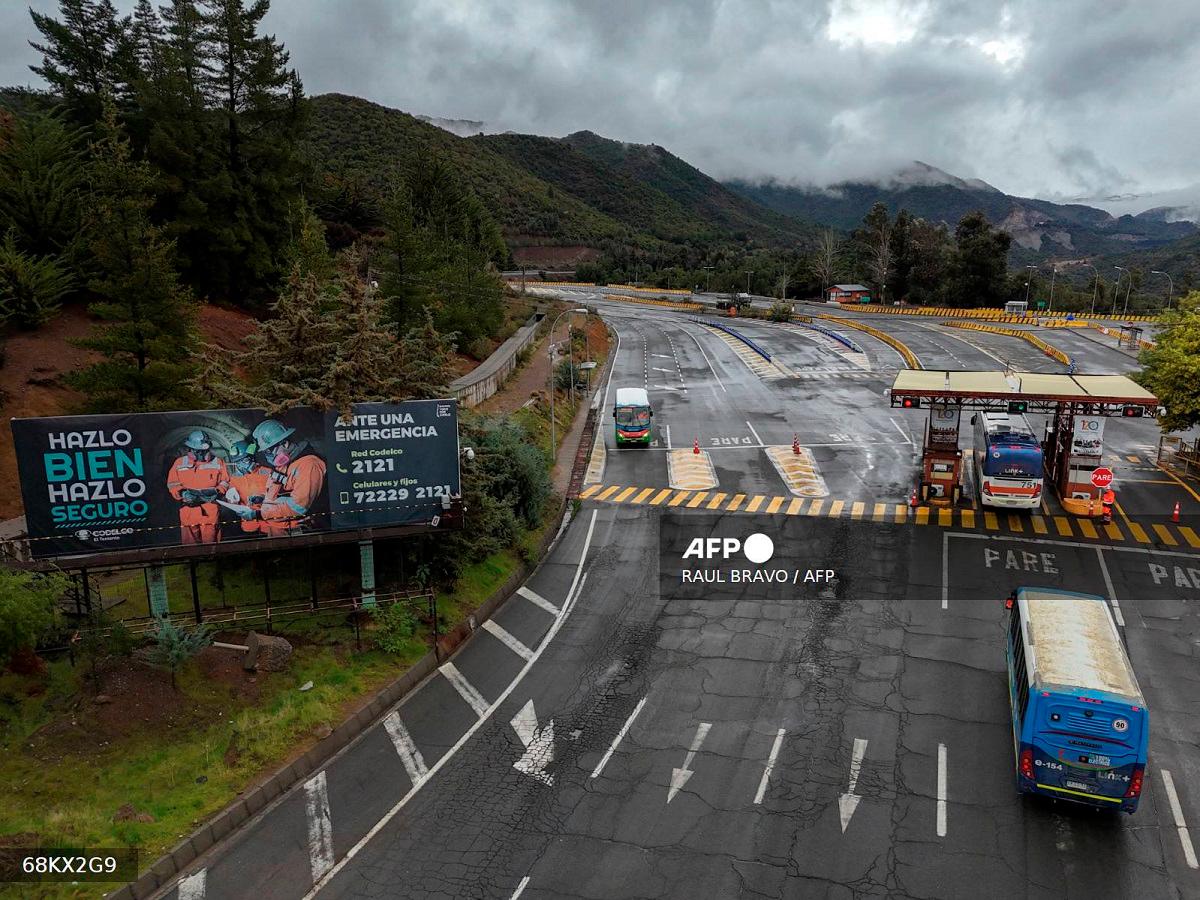 Aerial view of the entrance to the El Teniente mine, a Codelco copper mine in the commune of Machali, near Rancagua, O'Higgins Region, Chile. - Raul BRAVO / AFP