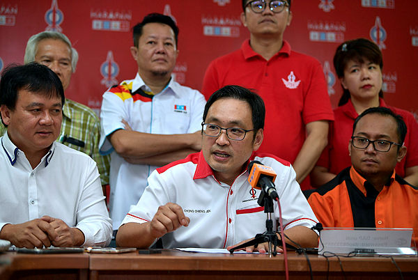 Sarawak DAP chairman, Chong Chieng Jen at a press conference at DAP Headquarters in Kuching, on April 7, 2019. — Bernama