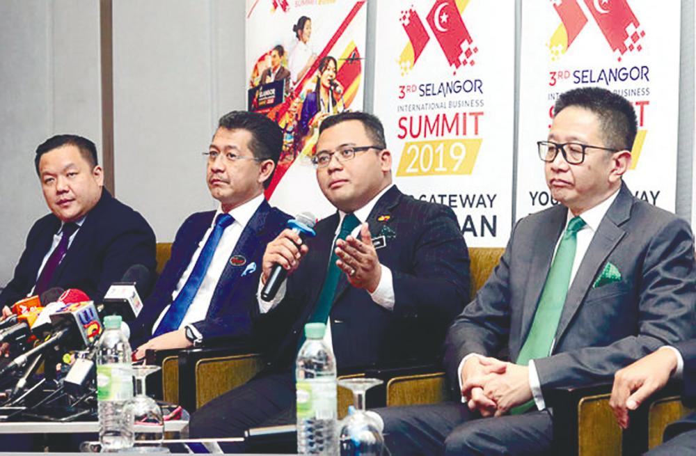 From left:) Sitec chief executive Yong Kai Ping, Invest Selangor CEO Datuk Hasan Azhari Idris, Amirudin and Selangor State Exco for Investment, Industry and Trade, and Small and Medium Industries Datuk Teng Chang Khim at the press conference. –MASRY CHE ANI/THE SUN