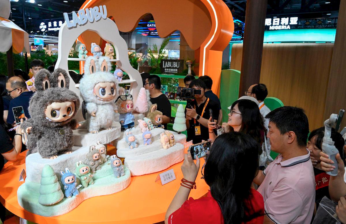 People visit a booth of Pop Mart during the 2025 China International Fair for Trade in Services (CIFTIS) in Beijing, capital of China, Sept. 10, 2025. (Xinhua/Chen Yehua)