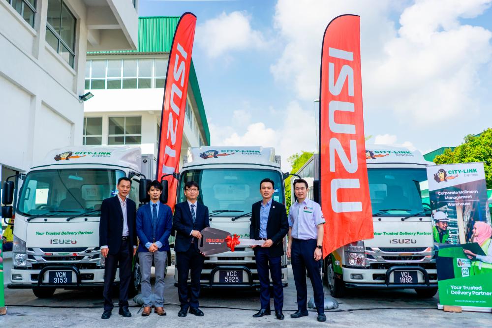 From left: Jumbo Arena Sdn Bhd managing director Yeo Ann Siong, Murata, Nakamura, City-Link Express (M) Sdn Bhd CEO Ronald Tan and City-Link Express (M) Sdn Bhd senior sales manager Colin Tan, during the handover ceremony.