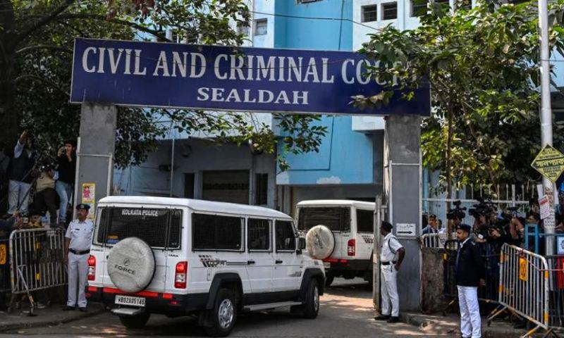 Police personnel stand guard at the entrance of the Civil and Criminal Court Sealdah in Kolkata - AFPpix