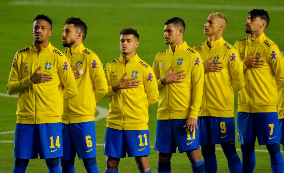 Soccer Football - World Cup - South American Qualifiers - Bolivia v Brazil - Estadio Hernando Siles, La Paz, Bolivia - March 29, 2022 Brazil players line up during the national anthems before the match REUTERSPIX