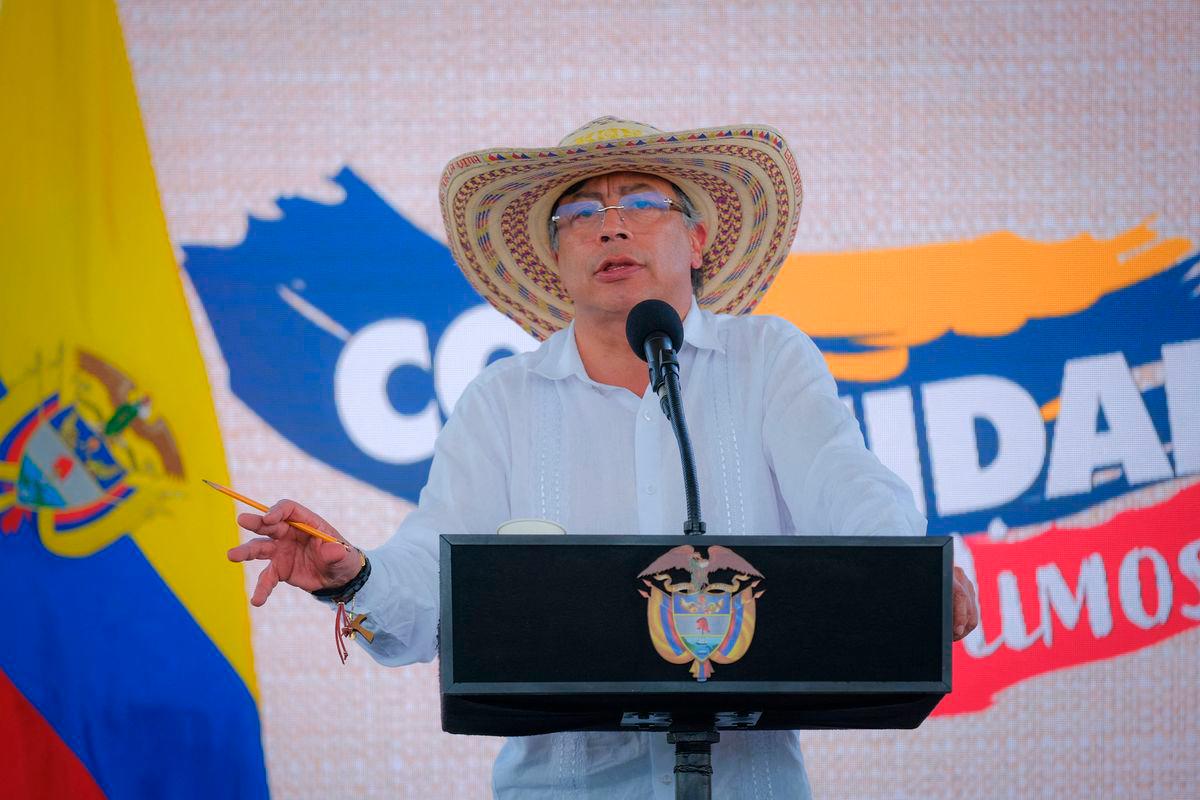 This handout picture released by the Colombian Presidency Press Office shows Colombia’s President Gustavo Petro announcing the start of ‘talks’ abroad with the ‘Clan del Golfo’. AFP PHOTO / COLOMBIAN PRESIDENCY / HANDOUT