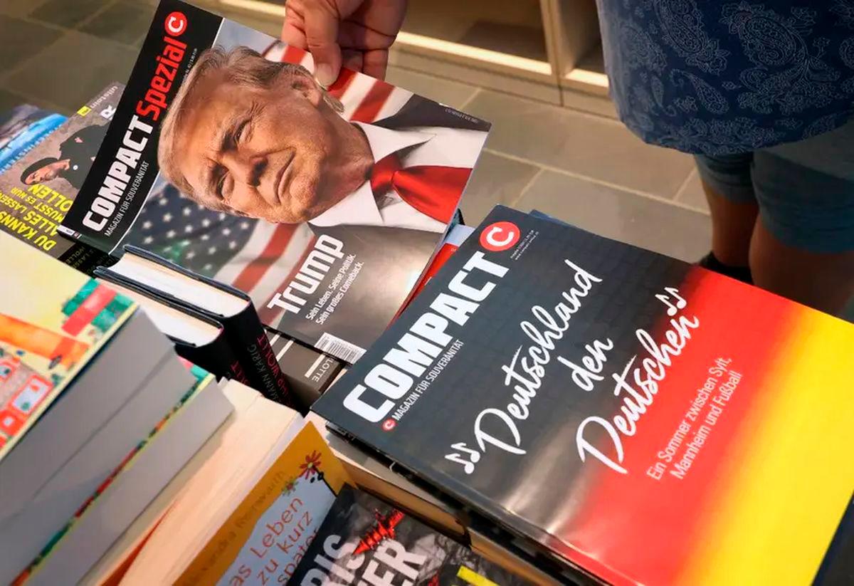 Copies of the far-right Compact magazine in a shop in Kempten, Bavaria. Photo: picture alliance/dpa | Karl-Josef Hildenbrand via The Local Germany