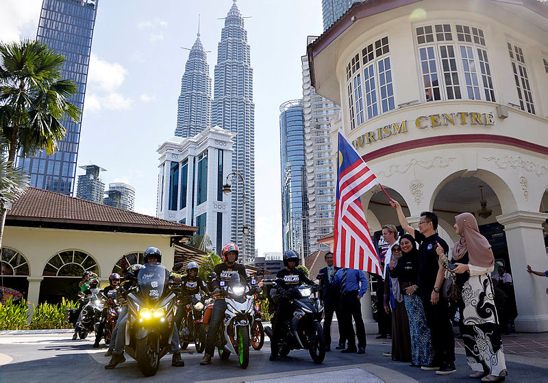 Tourism, Arts and Culture Ministry secretary-general Datuk Rashidi Hasbullah flags off the Six-Nation Ride Indochina Asean Adventure Touring Malaysia race, on Jan 7, 2019. — Bernama