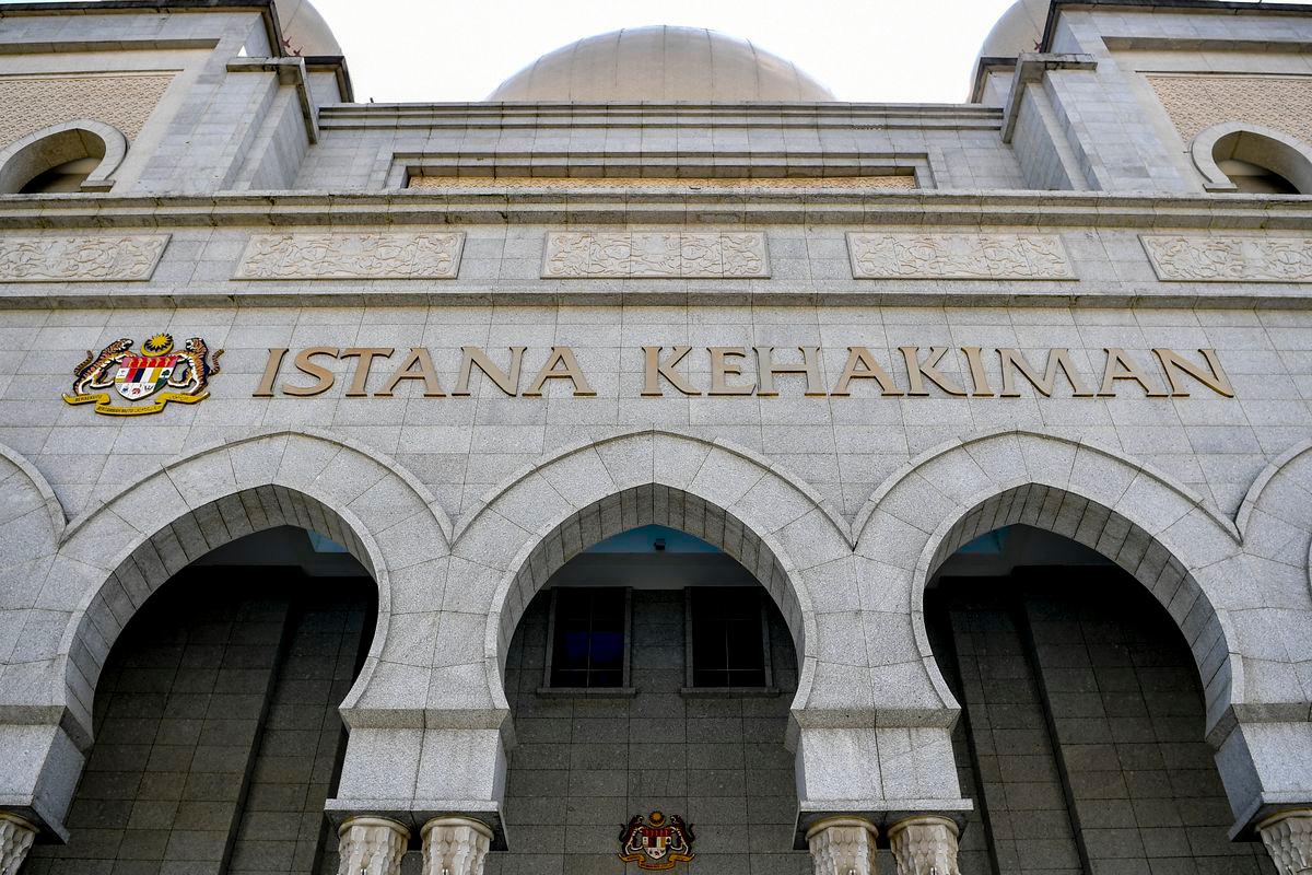 PUTRAJAYA, 13 Feb -- Mahkamah Persekutuan, dalam keputusan majoriti 4-3, memutuskan anak orang Islam yang dilahirkan di luar ikatan perkahwinan atau tidak sah taraf tidak boleh di bin atau binti dengan nama bapanya di Istana Kehakiman hari ini.--fotoBERNAMA (2020) HAK CIPTA TERPELIHARA