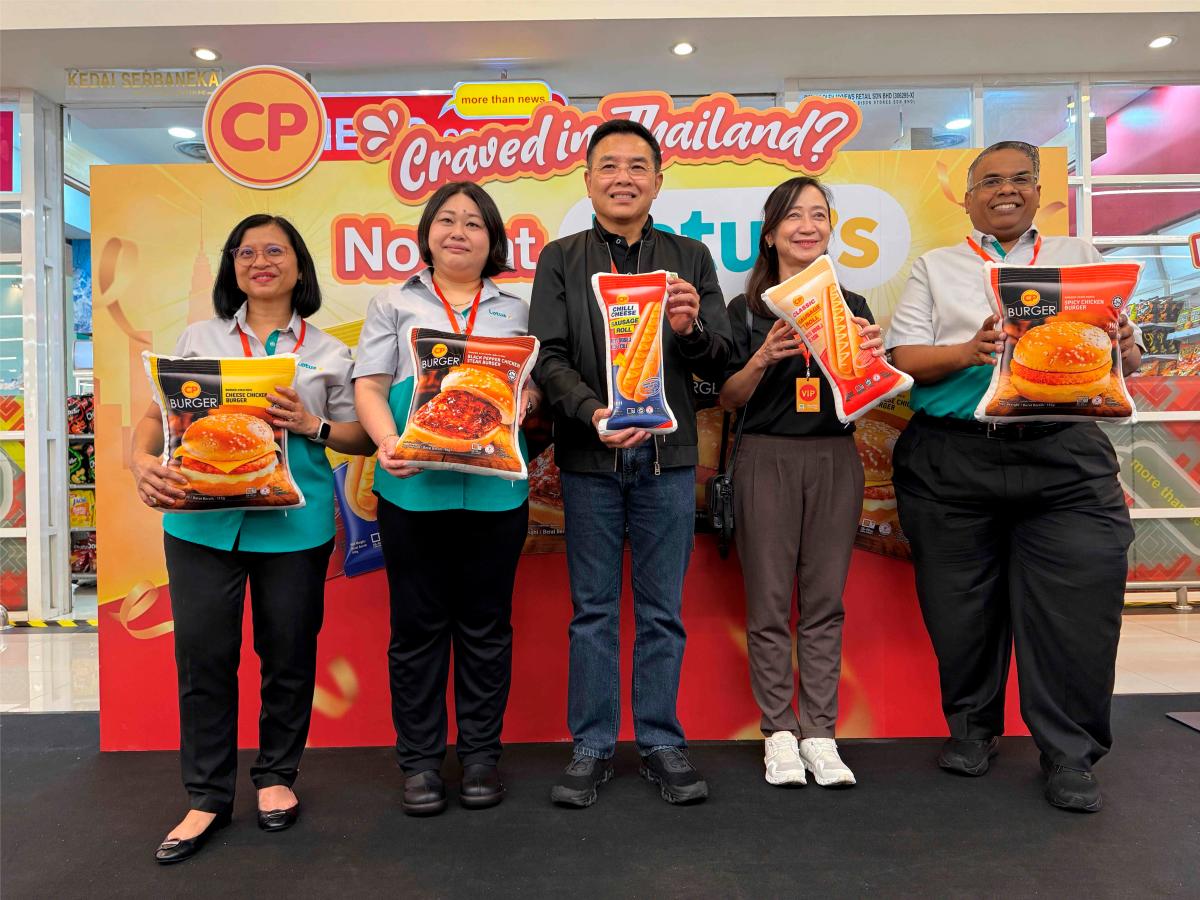 (From left) Lotus’s Malaysia’s corporate services executive director Azliza Azmel, Lotus’s Malaysia commercial director Lee, CP Foods president Montree, CP Foods vice president head of food business Watanee, Lotus’s Malaysia’s chief operations officer Neil Gurusamy are officiating the launch.