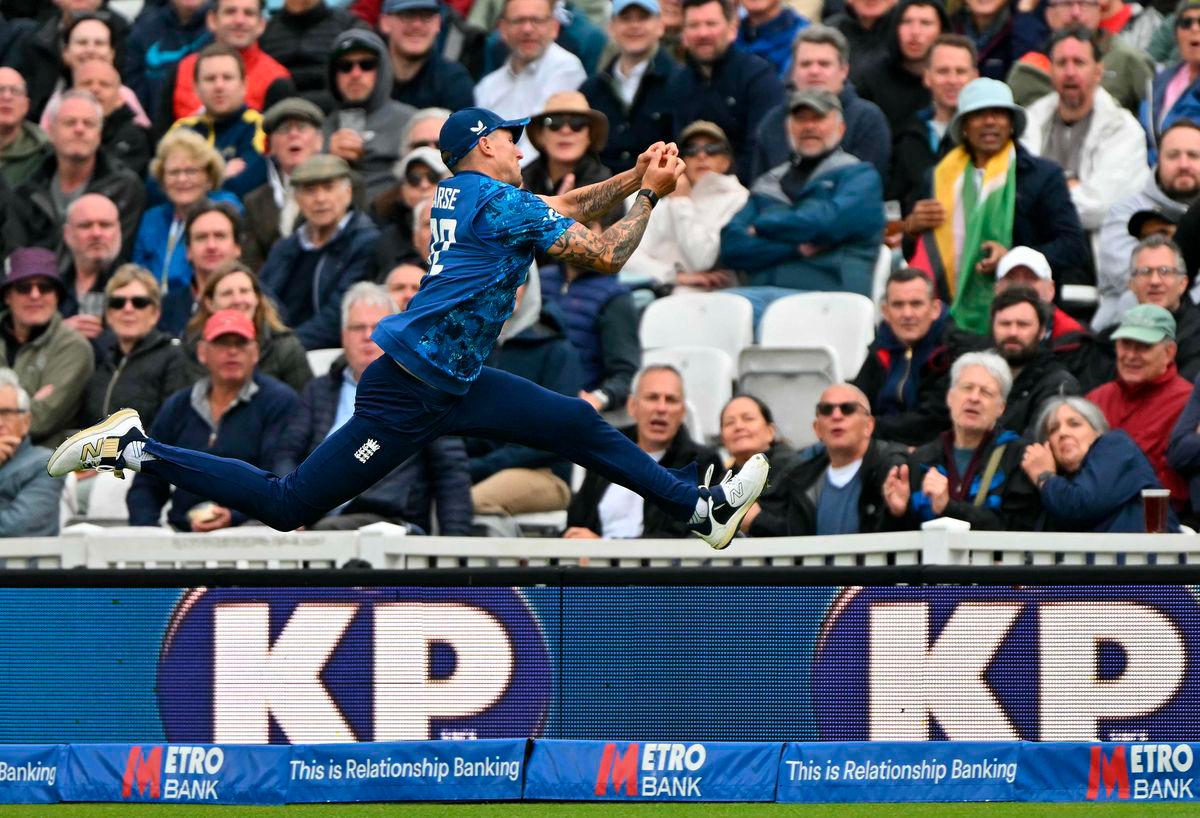 England’s Brydon Carse jumps but fails to make the catch for the wicket of West Indies’ Sherfane Rutherford (unseen) during the third One Day International (ODI) cricket match between England and West Indies at The Oval in London on June 3, 2025. (Photo by Glyn KIRK / AFP)