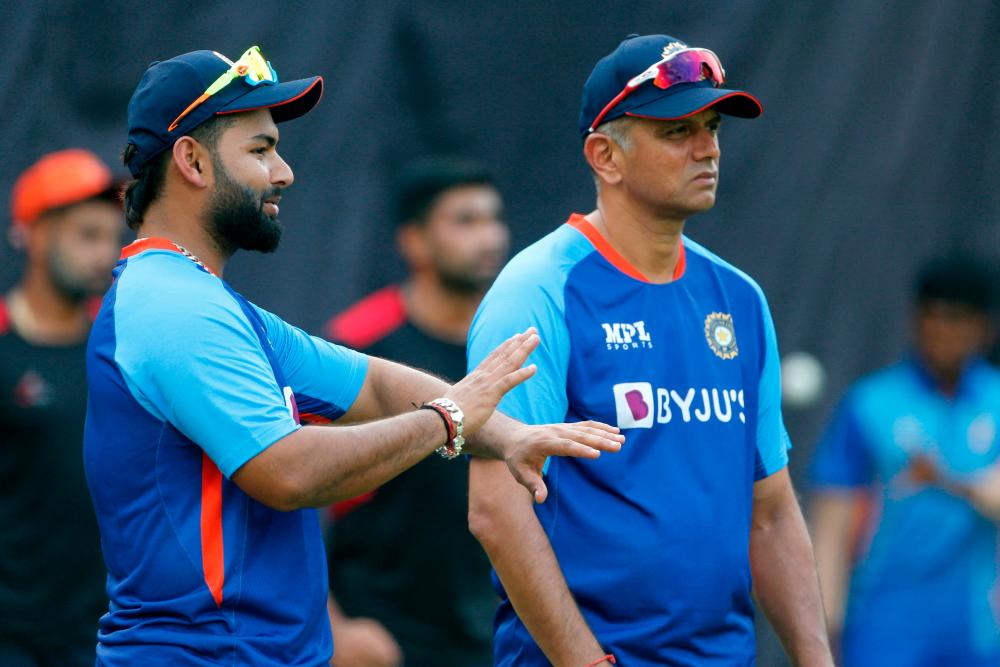 India’s Rishabh Pant (L) speaks with head coach Rahul Dravid during a practice session at the Arun Jaitley Stadium in New Delhi on June 7, 2022, ahead of their first Twenty20 international cricket match against South Africa. AFPPIX