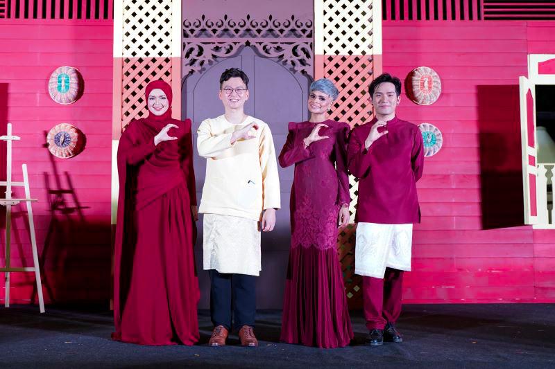 From left: Siti Nurhaliza, Hoe, Victor, and Phei Yong