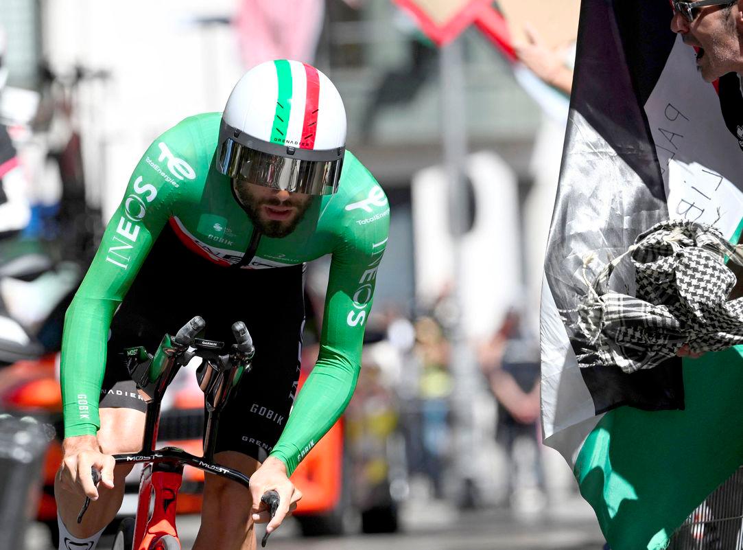 Pro-Palestinians protesters demonstrate as Team Ineos' Italian rider Filippo Ganna competes during the 18th stage of the Vuelta a Espana, a 26 km race against the clock between Valladolid and Valladolid, on September 11, 2025. - AFPPIX