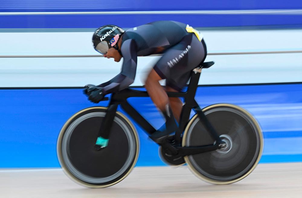 Malaysia’s Muhammad Shah Firdaus Sahrom competes in the men’s sprint 1/16 finals of the cycling track event during the 2022 Asian Games in Hangzhou in China’s eastern Zhejiang province on September 27, 2023/AFPPix