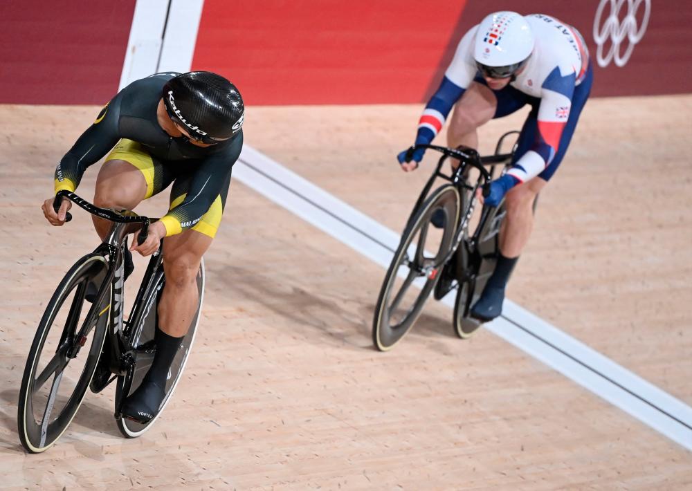 Britain’s Jason Kenny (right) and Malaysia’s Mohd Azizulhasni Awang compete in a heat of the men’s track cycling sprint 1/32 finals during the Tokyo 2020 Olympic Games at Izu Velodrome in Izu, Japan. – AFPPIX