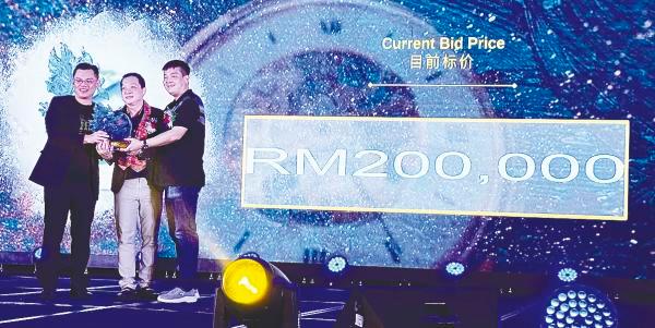 “In Celebration” art piece receives the highest bid and was sold for RM200,000.