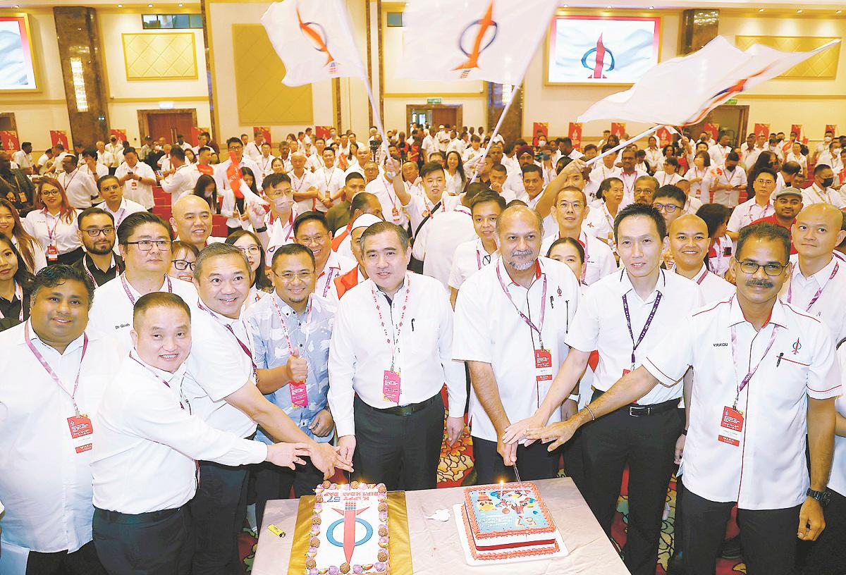 Syaza said the election of DAP’s central executive committee shows an intentional shift towards new leaders. – BERNAMAPIC
