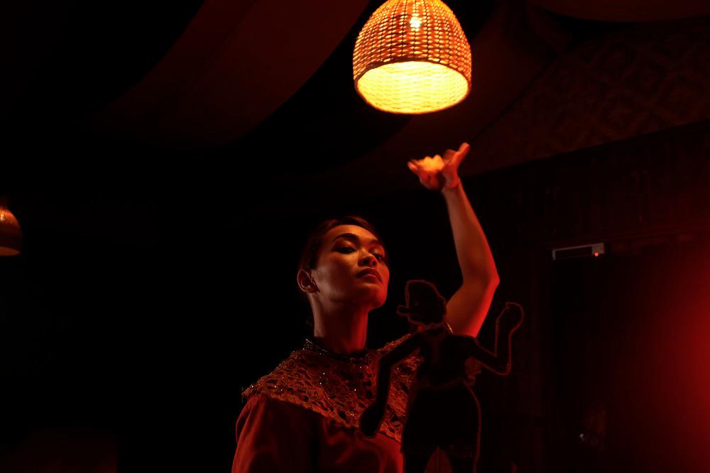 Live actors and immersive sets bring local folklore to life for Hauntu Linc’s colonial-era hotel visitors.