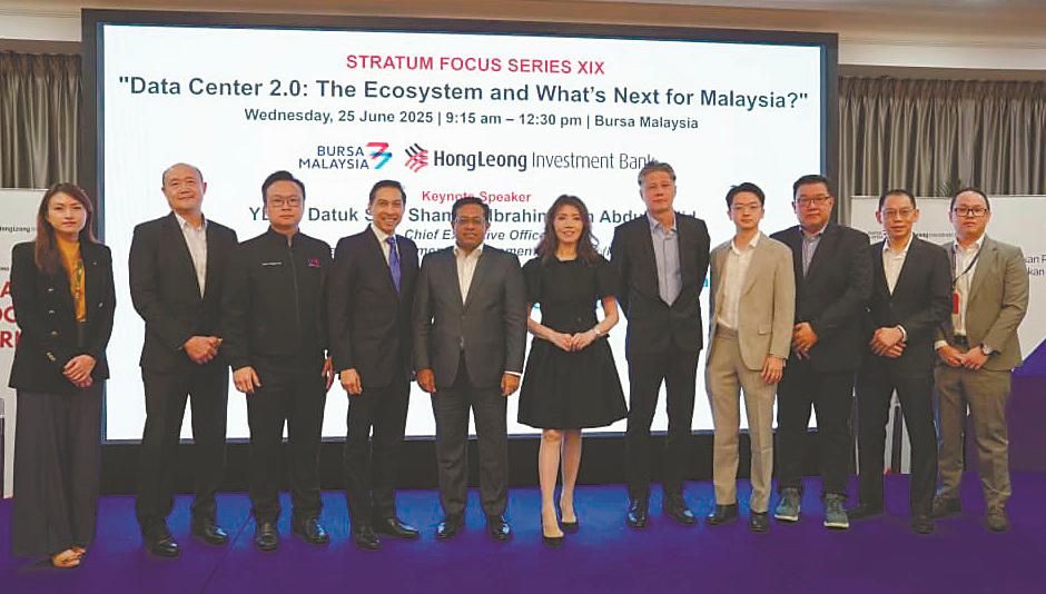 From left: Bursa Malaysia head of investor development Stephanie Tan, Hong Leong Investment Bank (HLIB) head of dealing (corporate and institutional business group – public) Wan Kharuddin Ungku Md Khalid, MN Holdings managing director Datuk Toh Eng Keat, Fad’l, Sikh Shamsul, Lee, IJM Construction Sdn Bhd CEO Wong Heng Wai, JLL Malaysia director of data centre transactions Kent Seet Tiong Hong, Master Tec Group executive director and CEO Tee Kok Hwa, and HLIB head of broking Allen Tan Jee Khien and acting head of research Chan Jit Hoong.