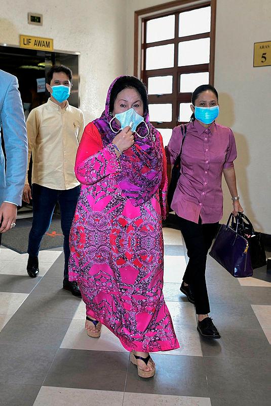 Datin Seri Rosmah Mansor (middle) was present at the Kuala Lumpur High Court, today.-Bernama