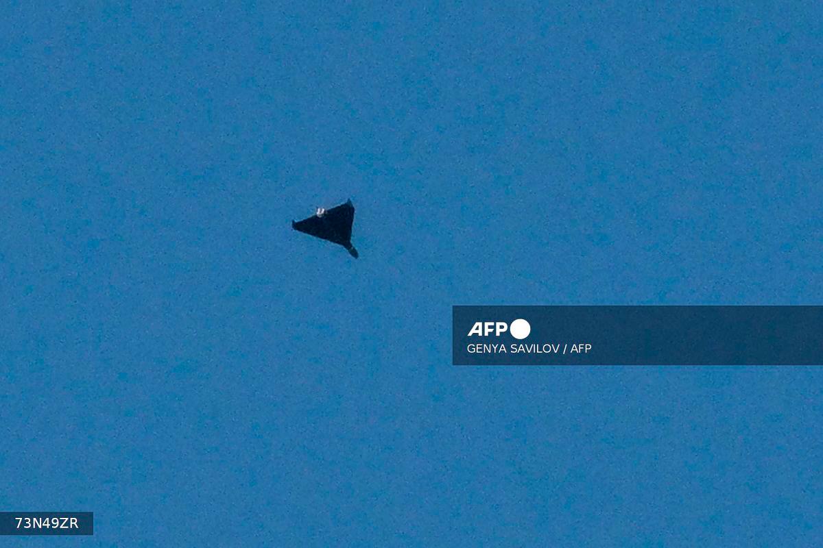 A Russian drone flies during drone and missile strikes in Kyiv on September 7, 2025, amid the Russian invasion of Ukraine. - Genya SAVILOV / AFP