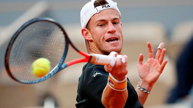 (video) Pint-sized Schwartzman growing in stature at Roland Garros