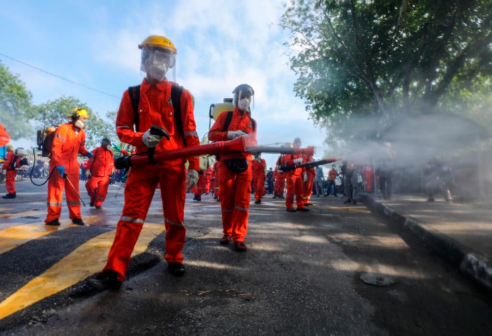 Officers from the Ministry of Housing and Local Government (KPKT) conduct disinfection process to contain the Covid-19 outbreak, at Sri Petaling, on March 28, 2020. — Sunpix by Asyraf Rasid