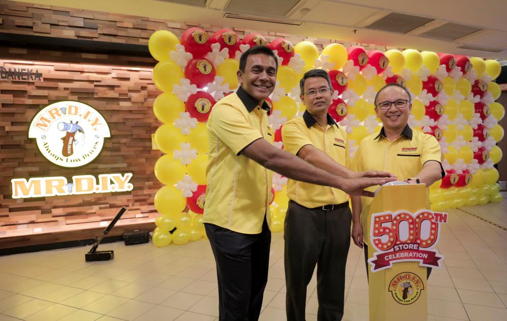 From left: Brahmal, Azlam and Ong at the grand opening of the MR.D.I.Y. store in 1Utama.
