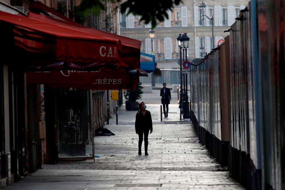 France to extend lockdown as virus deaths soar in Europe, US