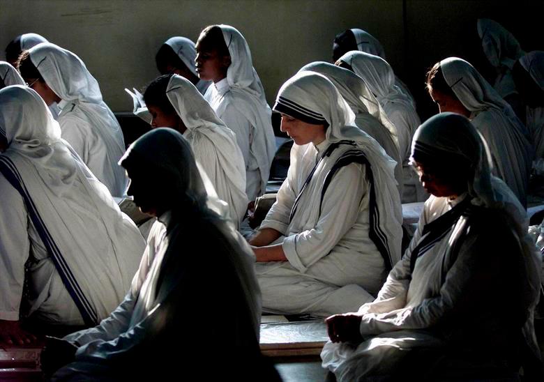 Pix for representational purpose only. (Nuns from the Missionaries of Charity pray at a special mass, October 2, 2002)-REUTERSPix