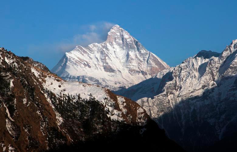 FILE PHOTO: Snow-covered Nanda Devi mountain is seen from Auli town, in the northern Himalayan state of Uttarakhand, India February 25, 2014. REUTERSPIX