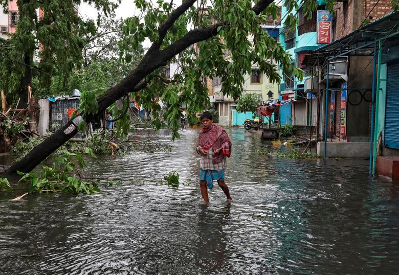 A man crosses a flooded street after Cyclone Amphan made its landfall, in Kolkata, India, May 21, 2020. REUTERSPIX
