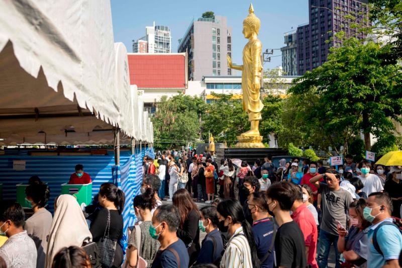 Thais queued under the blistering sun outside temples, shopping centres and schools to cast their early ballots today ahead of a much-anticipated election next week//AFPix