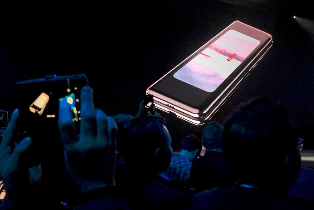 Samsung Elec to launch Galaxy Fold in Sept after screen problems