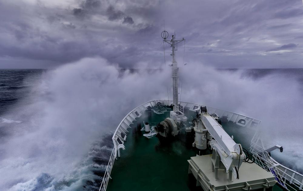 $!Navigating the extremely challenging Drake Passage.