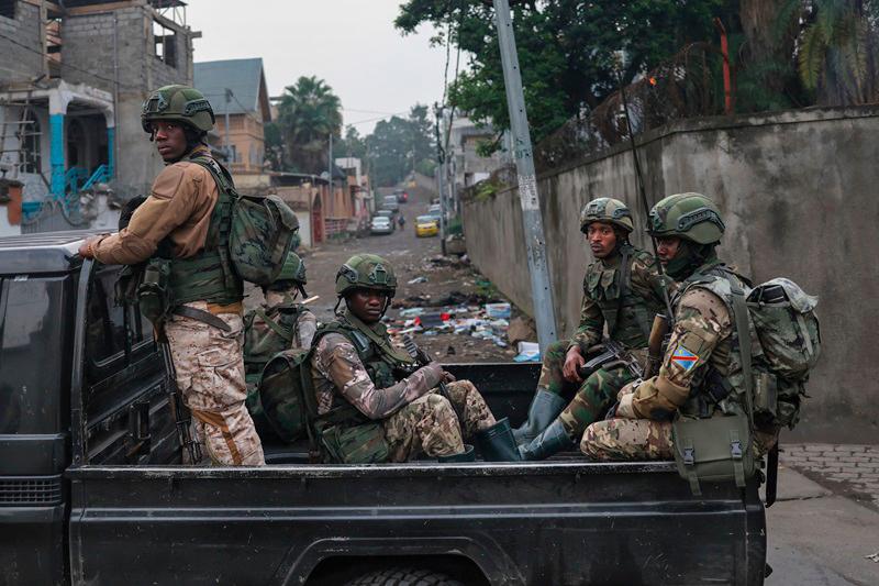 Members of the M23 armed group ride in a pickup truck during a patrol in Goma on January 29, 2025. Rwanda-backed fighters controlled almost all of the DR Congo city of Goma on January 29, 2025 where residents were re-emerging after days of deadly fighting and Angola urged leaders of both countries to urgently hold peace talks. After intense fighting that saw the M23 armed group and Rwandan troops seize the city's airport and key sites, calm returned to the mineral trading hub. (Photo by AFP)