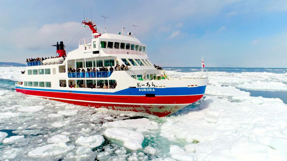 $!Drift Ice Cruise on the “Aurora” icebreaker ship.