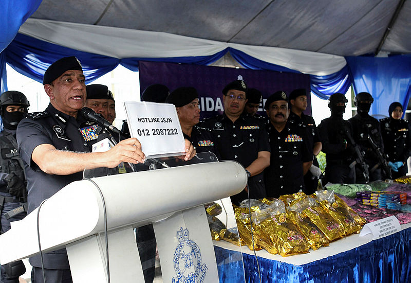 Narcotics Criminal Investigation Department director Datuk Mohd Khalil Kader Mohd displays his department’s contact number, during a press conference on July 29, 2019. — Bernama