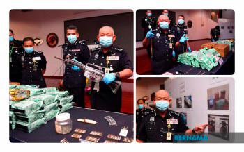 Police showing the seizures from the syndicate.-Bernama