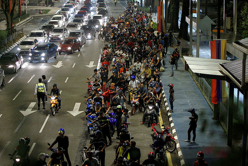The three-hour ‘Op Merdeka’ saw 375 summonses issued to 725 motorcyclists at Dataran Merdeka and Jalan Raja Laut, on March 3, 2018. — Bernama