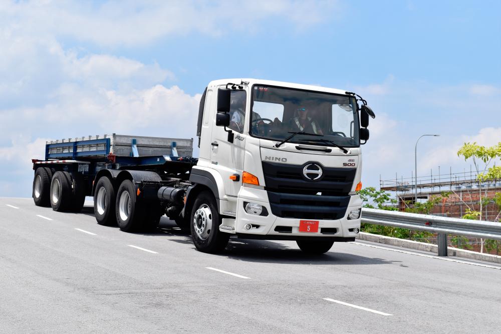 $!A Hino 500 Series medium duty lorry goes up and down a steep slope at the HTSCC test track, while carrying a 10-tonne load on its trailer.
