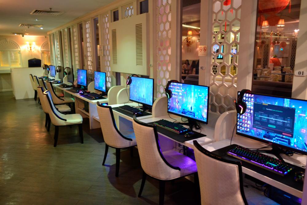 Internet Cafe. $!Internet Cafe.