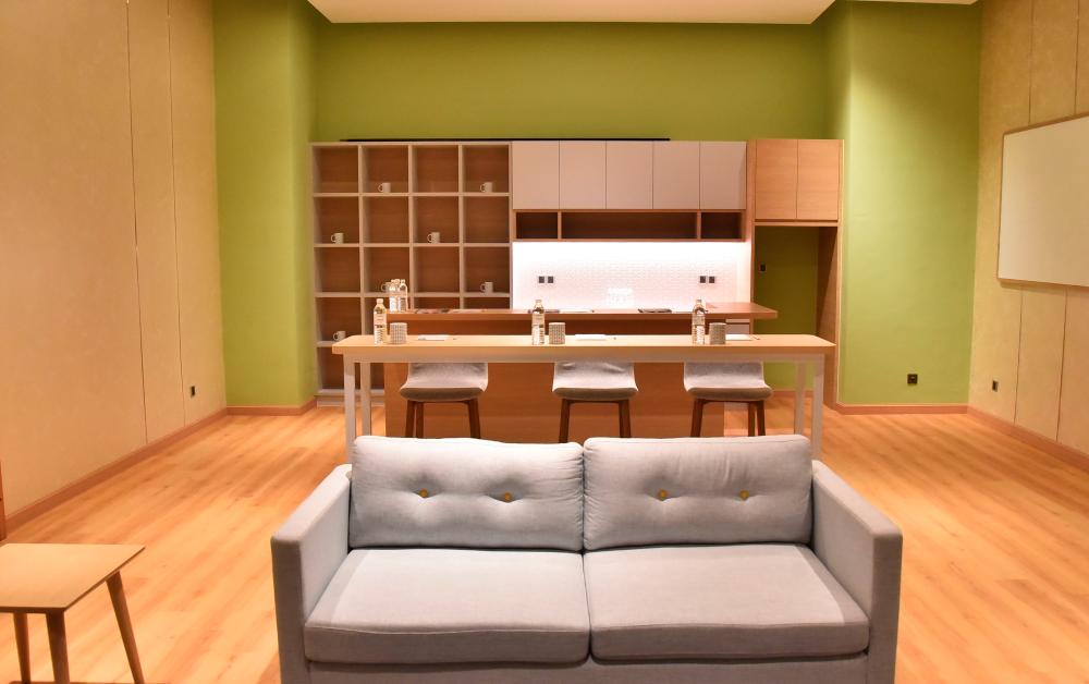 $!The Recording Studio, which is also on the 5th level of the hotel, has a big screen TV and a variety of cosy locations to work or socialise. –SYAZWAN KAMAL/THESUN