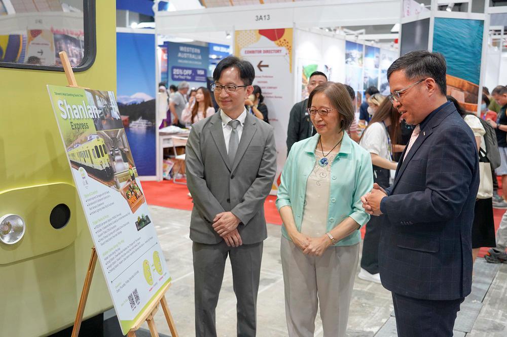 From left: Huang, Yeh and Taiwan Tourism Administration KL Office director Abe Chou looking at information of Shanlan Express at the Matta Fair Kuala Lumpur 2025. – AMIRUL SYAFIQ/THESUN $!From left: Huang, Yeh and Taiwan Tourism Administration KL Office director Abe Chou looking at information of Shanlan Express at the Matta Fair Kuala Lumpur 2025. – AMIRUL SYAFIQ/THESUN