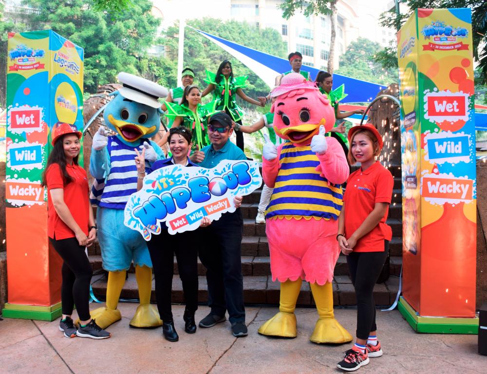 Michelle Sonia Gregory, Sunway Lagoon marketing director, and Choo (in cap) launching the It’s Wipe Out Zone at Mali Cove, together with Captain Quack and Lady Quack.